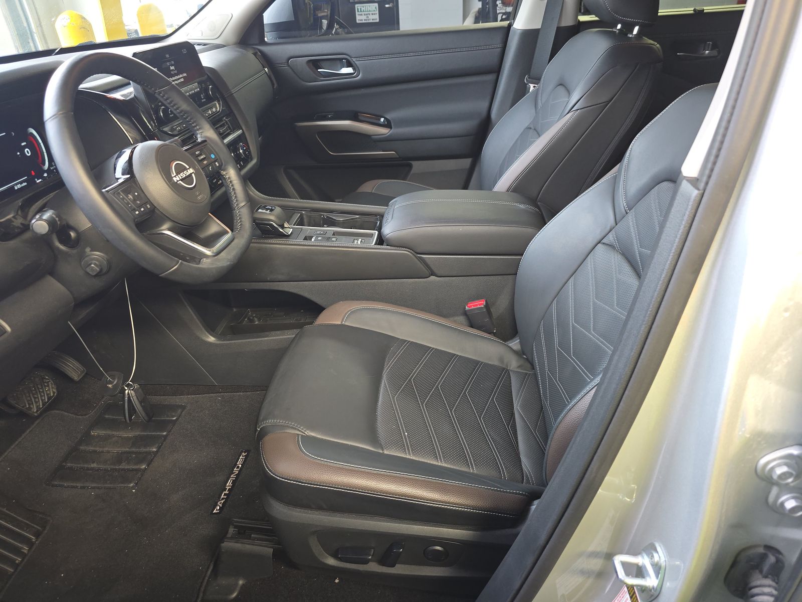 2025 Nissan Pathfinder Platinum FWD