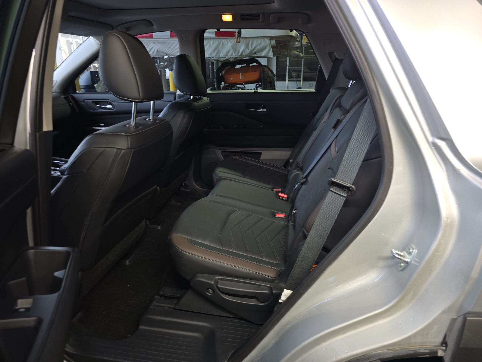 2025 Nissan Pathfinder Platinum FWD