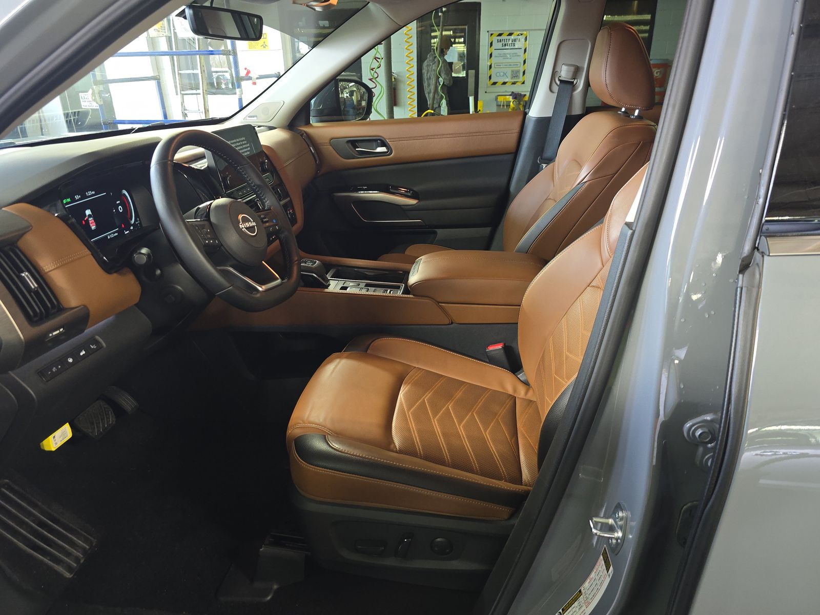 2025 Nissan Pathfinder Platinum FWD