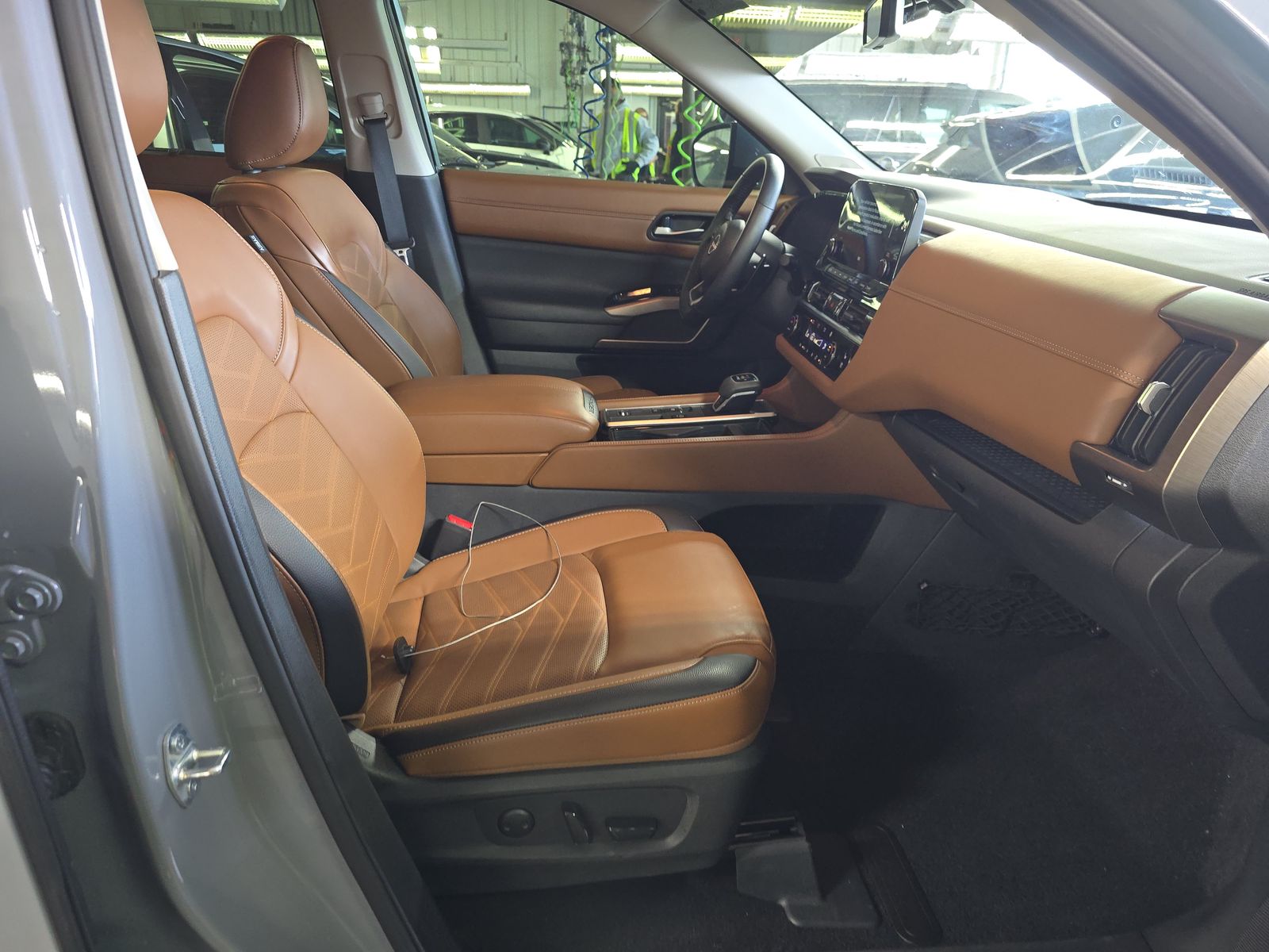 2025 Nissan Pathfinder Platinum FWD