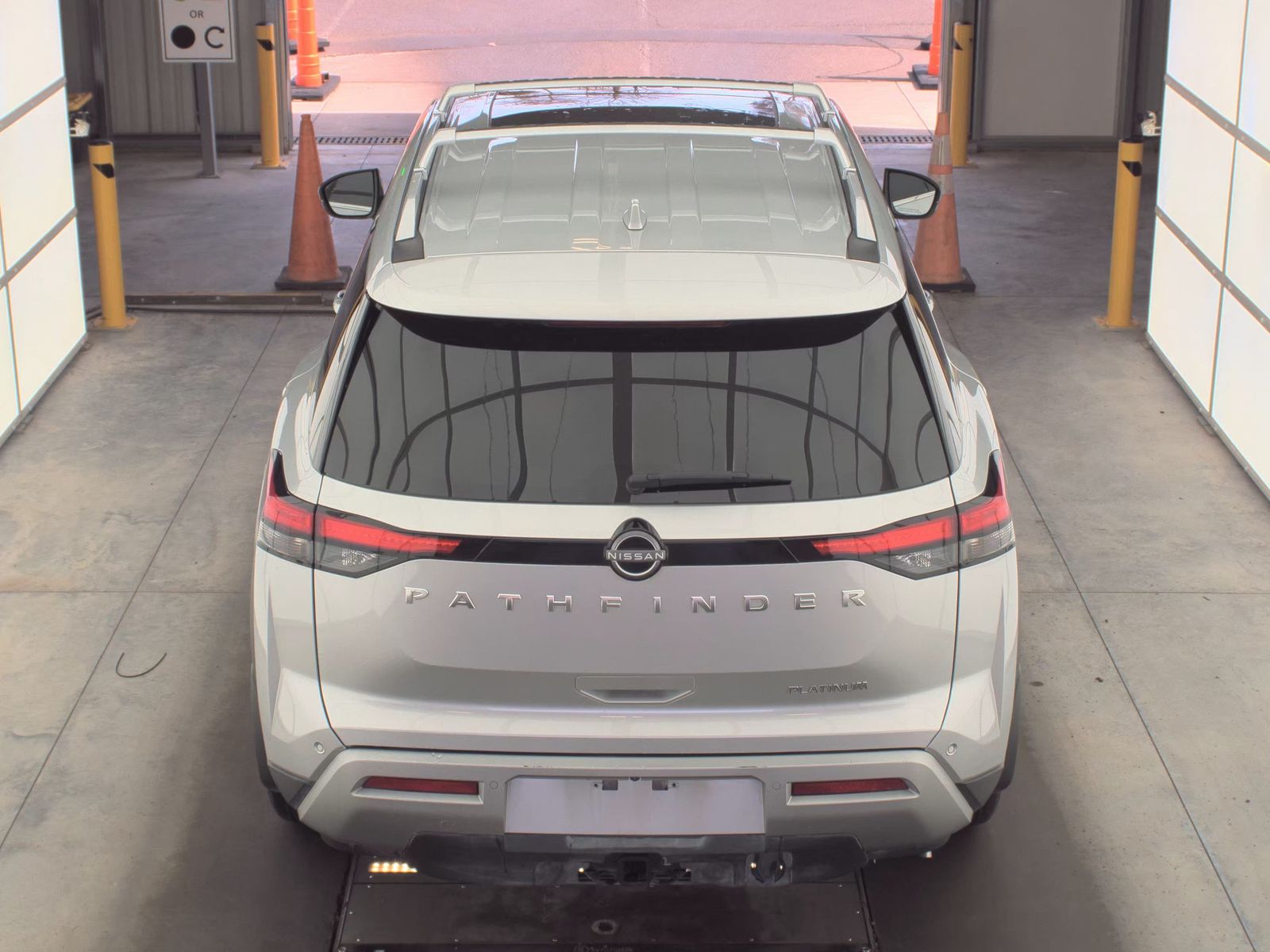 2025 Nissan Pathfinder Platinum FWD