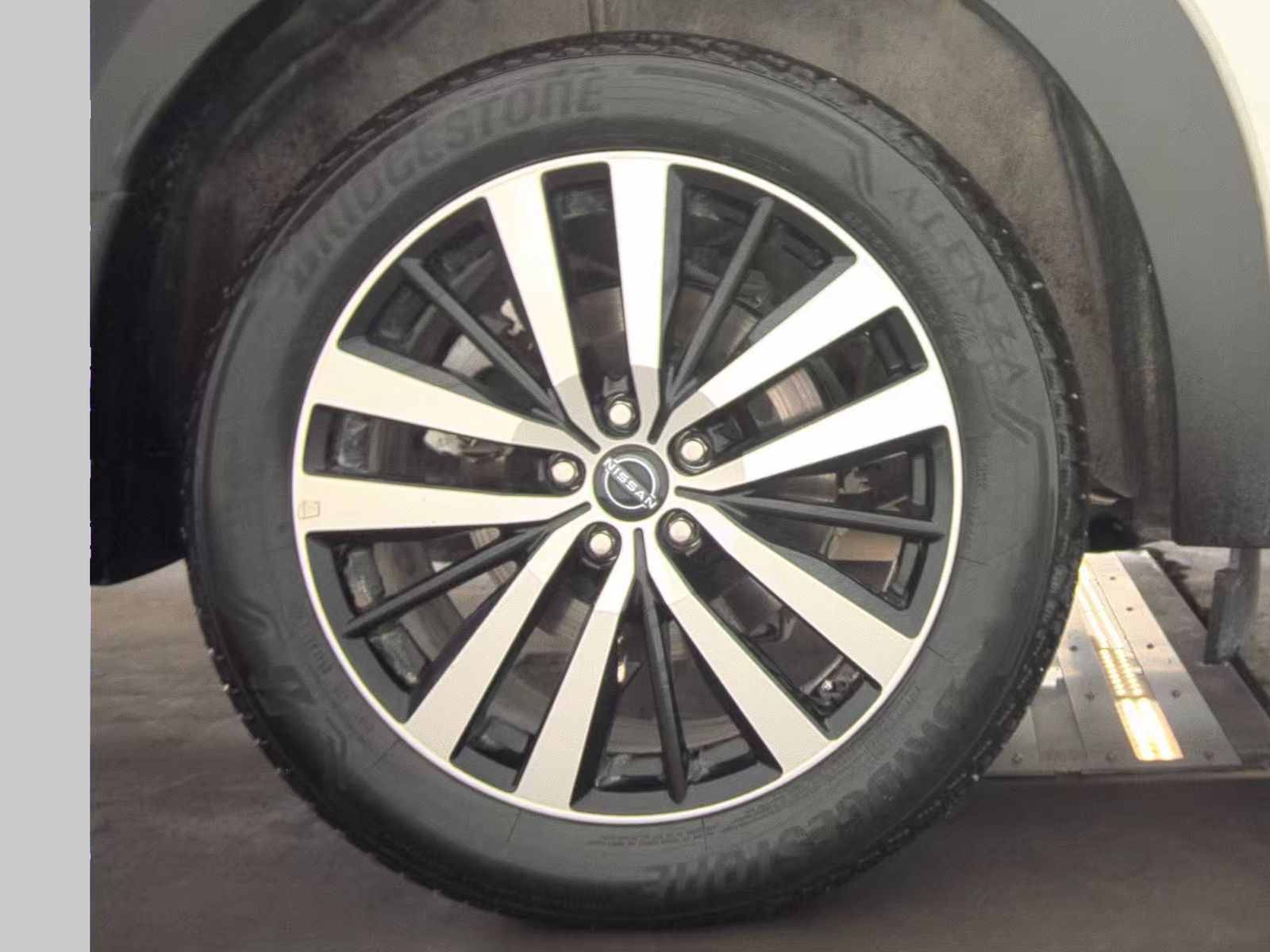 2025 Nissan Pathfinder Platinum FWD