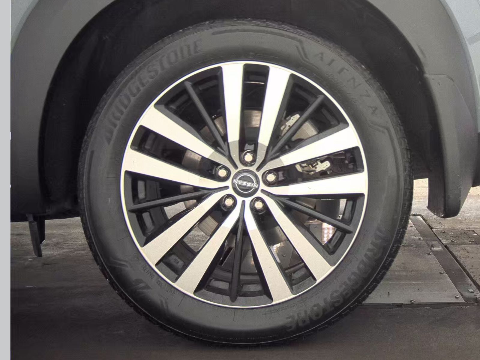 2025 Nissan Pathfinder Platinum FWD