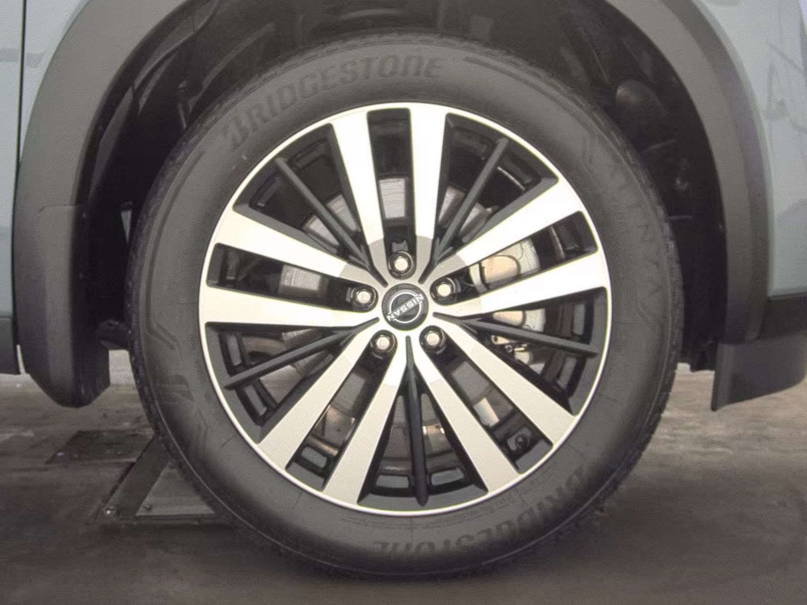 2025 Nissan Pathfinder Platinum FWD