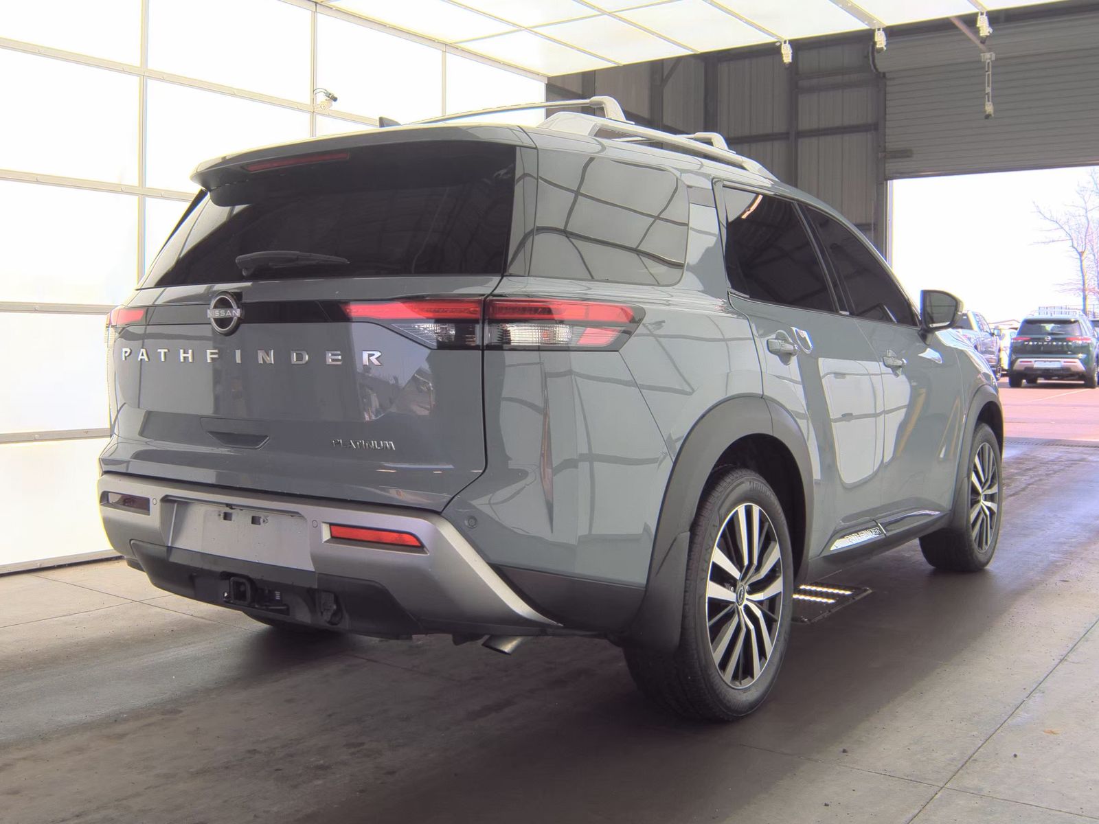 2025 Nissan Pathfinder Platinum FWD