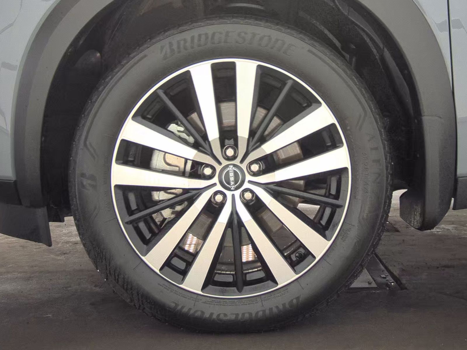 2025 Nissan Pathfinder Platinum FWD