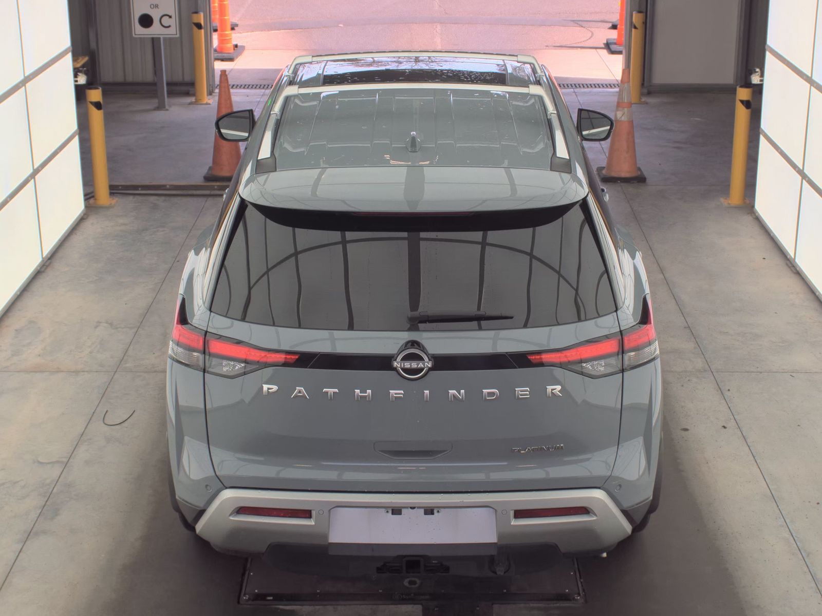 2025 Nissan Pathfinder Platinum FWD