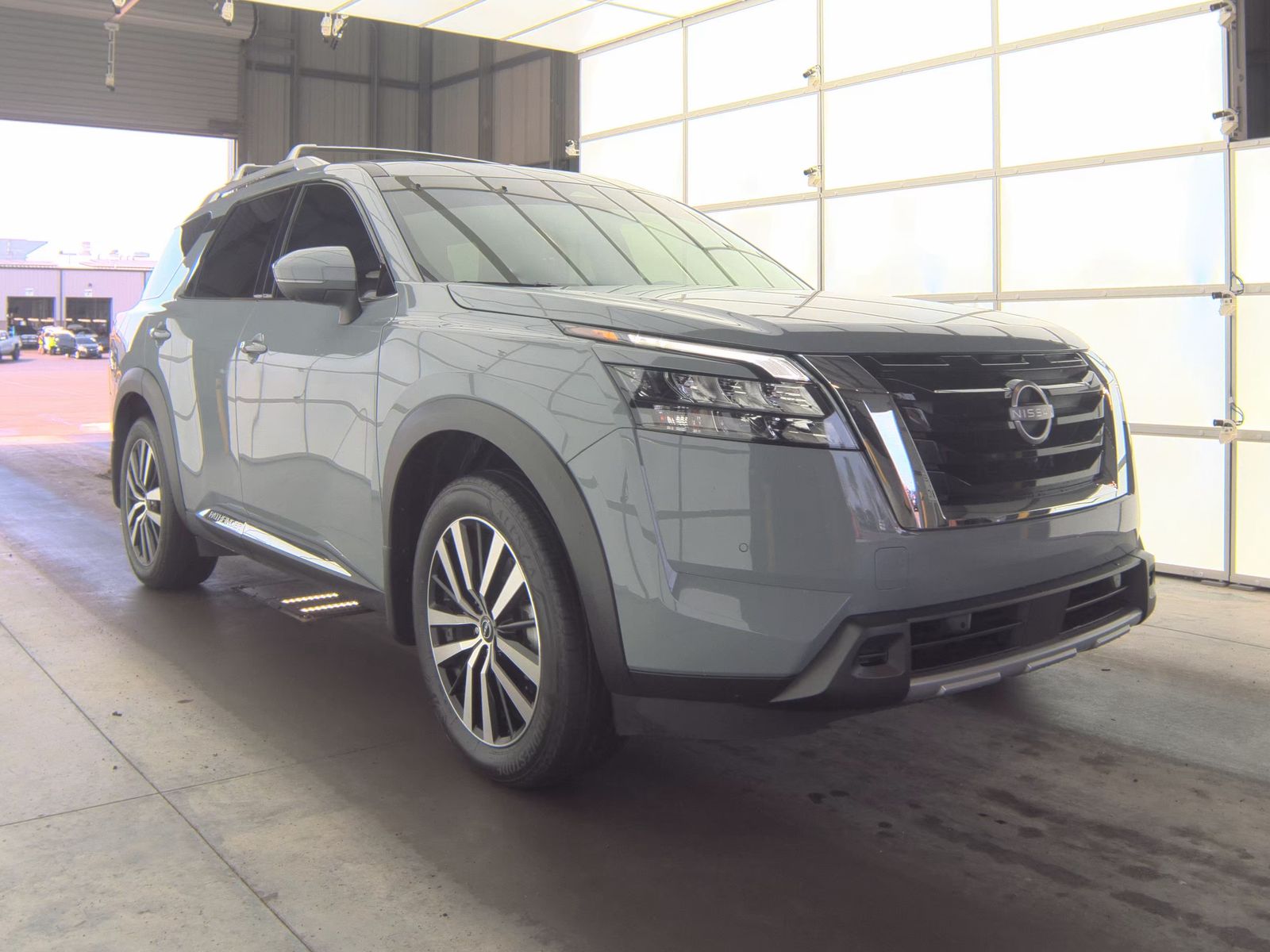 2025 Nissan Pathfinder Platinum FWD