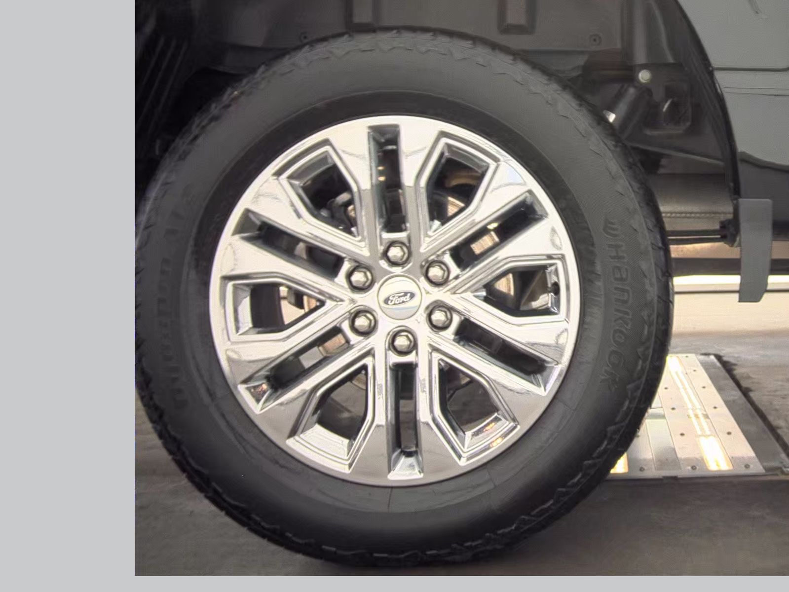 2025 Ford F-150 Lariat AWD