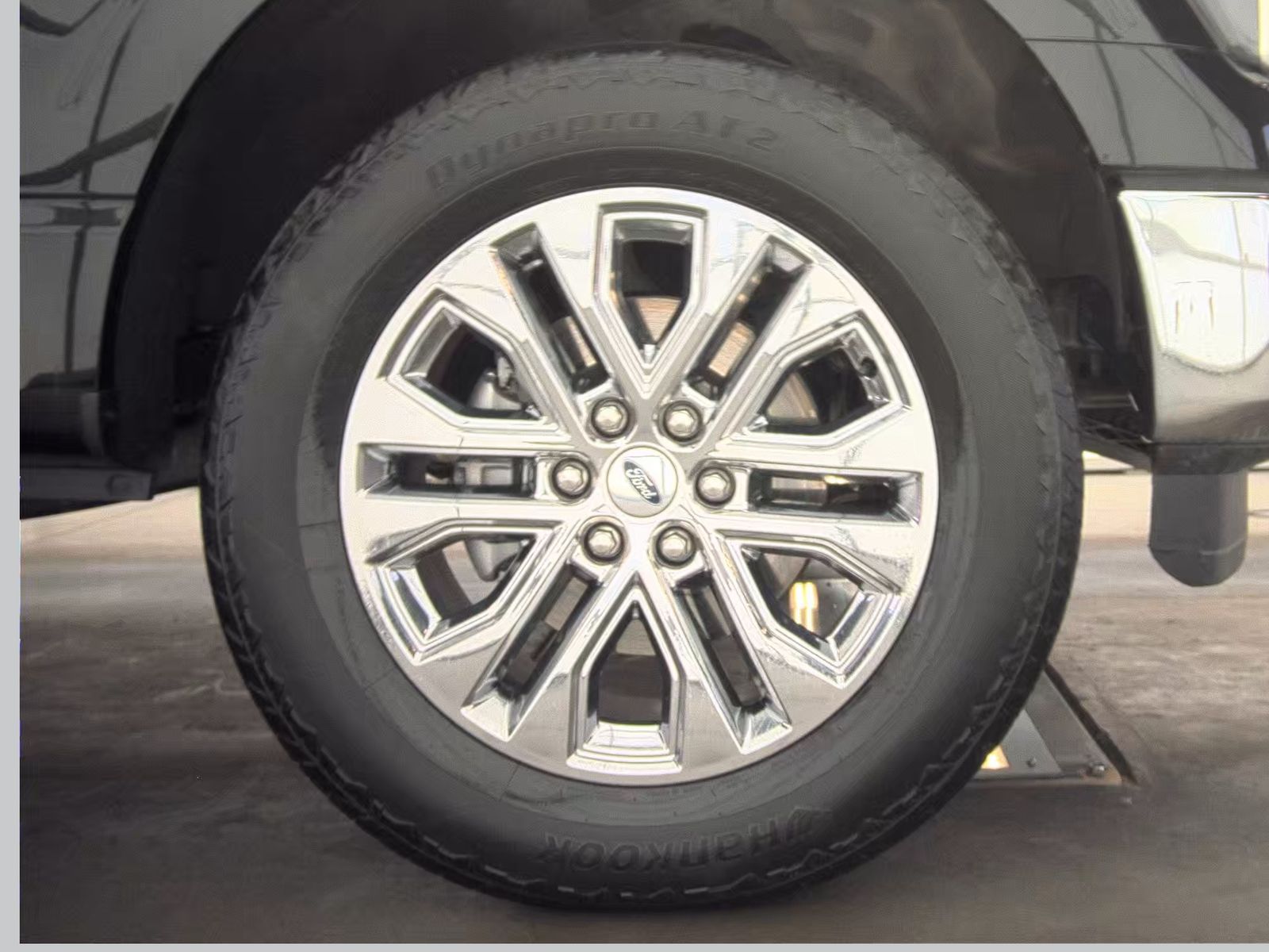 2025 Ford F-150 Lariat AWD