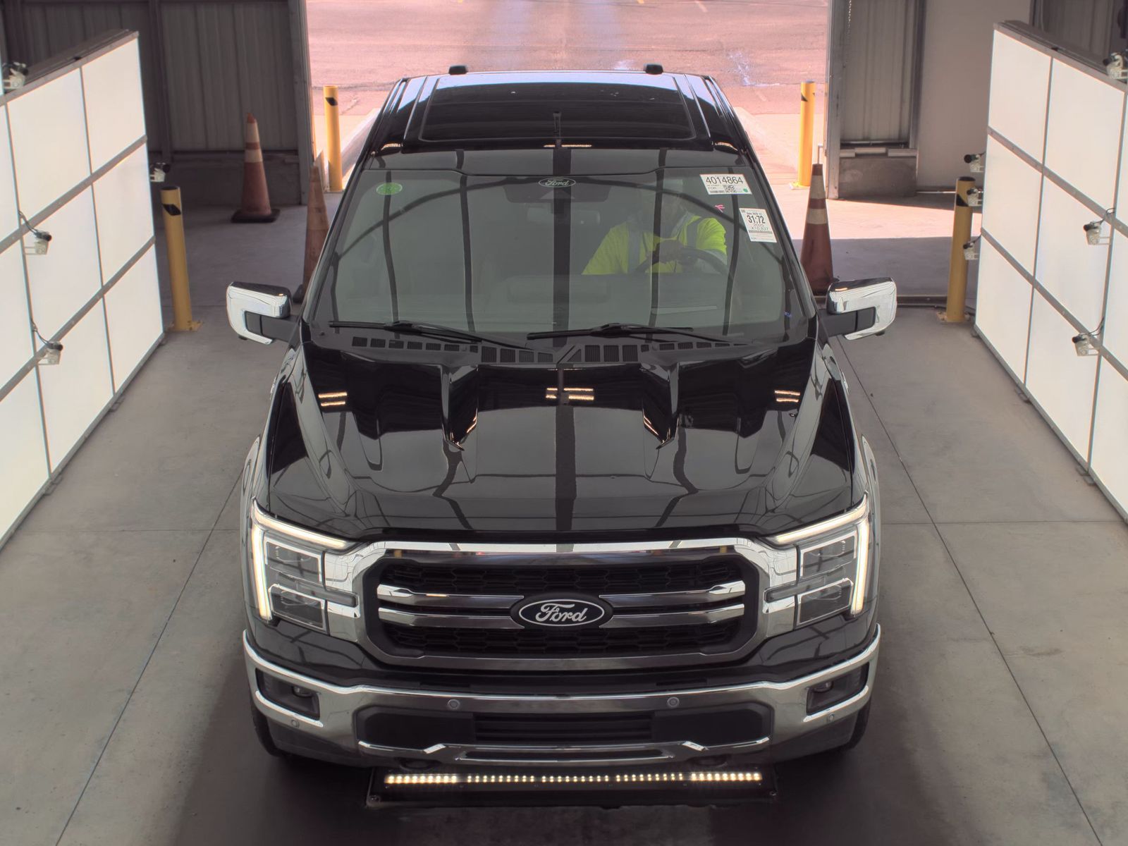 2025 Ford F-150 Lariat AWD