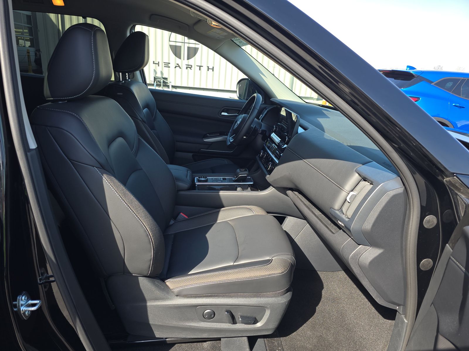 2025 Nissan Pathfinder SL AWD