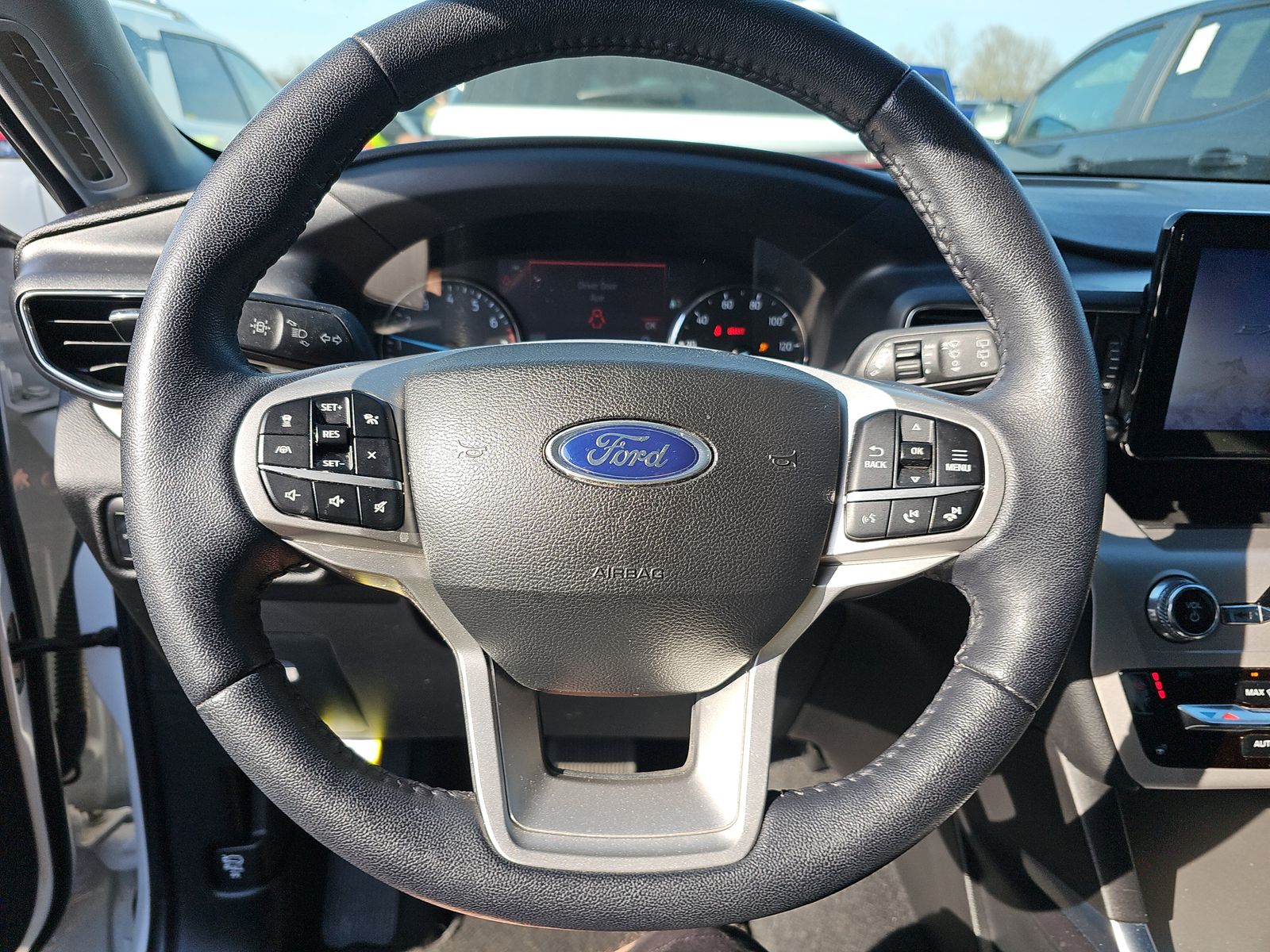 2023 Ford Explorer XLT RWD