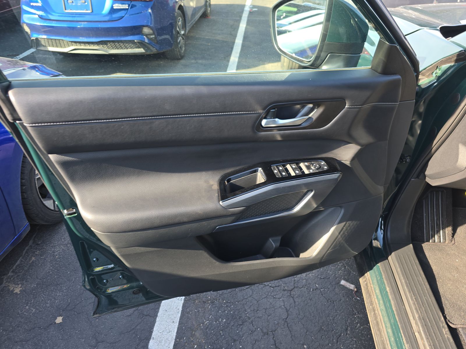 2025 Nissan Pathfinder SL FWD