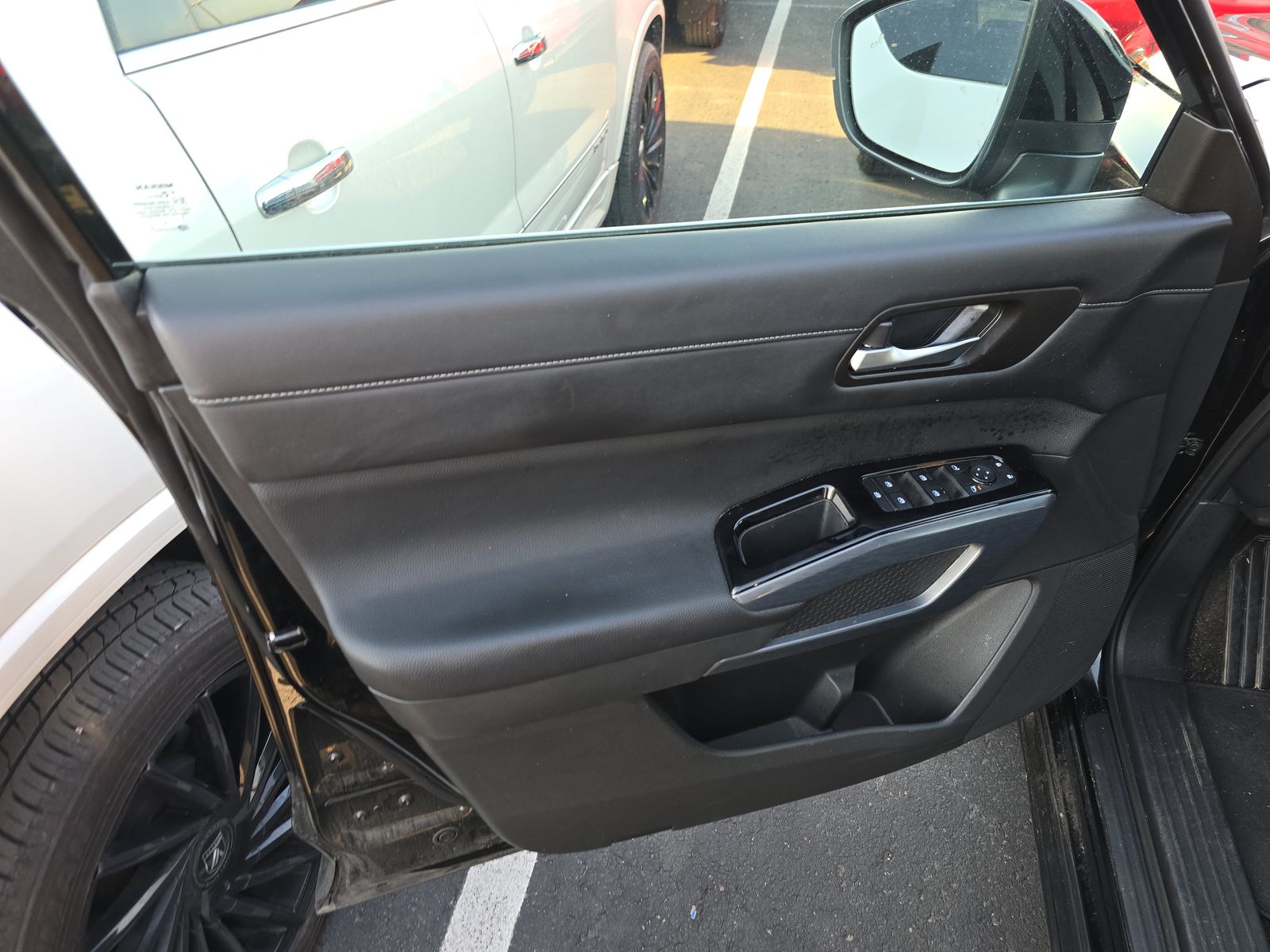 2025 Nissan Pathfinder SL AWD