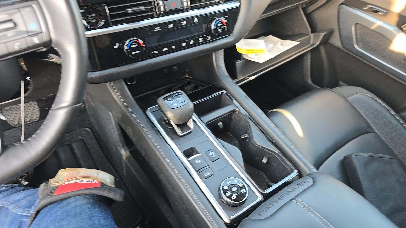 2025 Nissan Pathfinder SL AWD