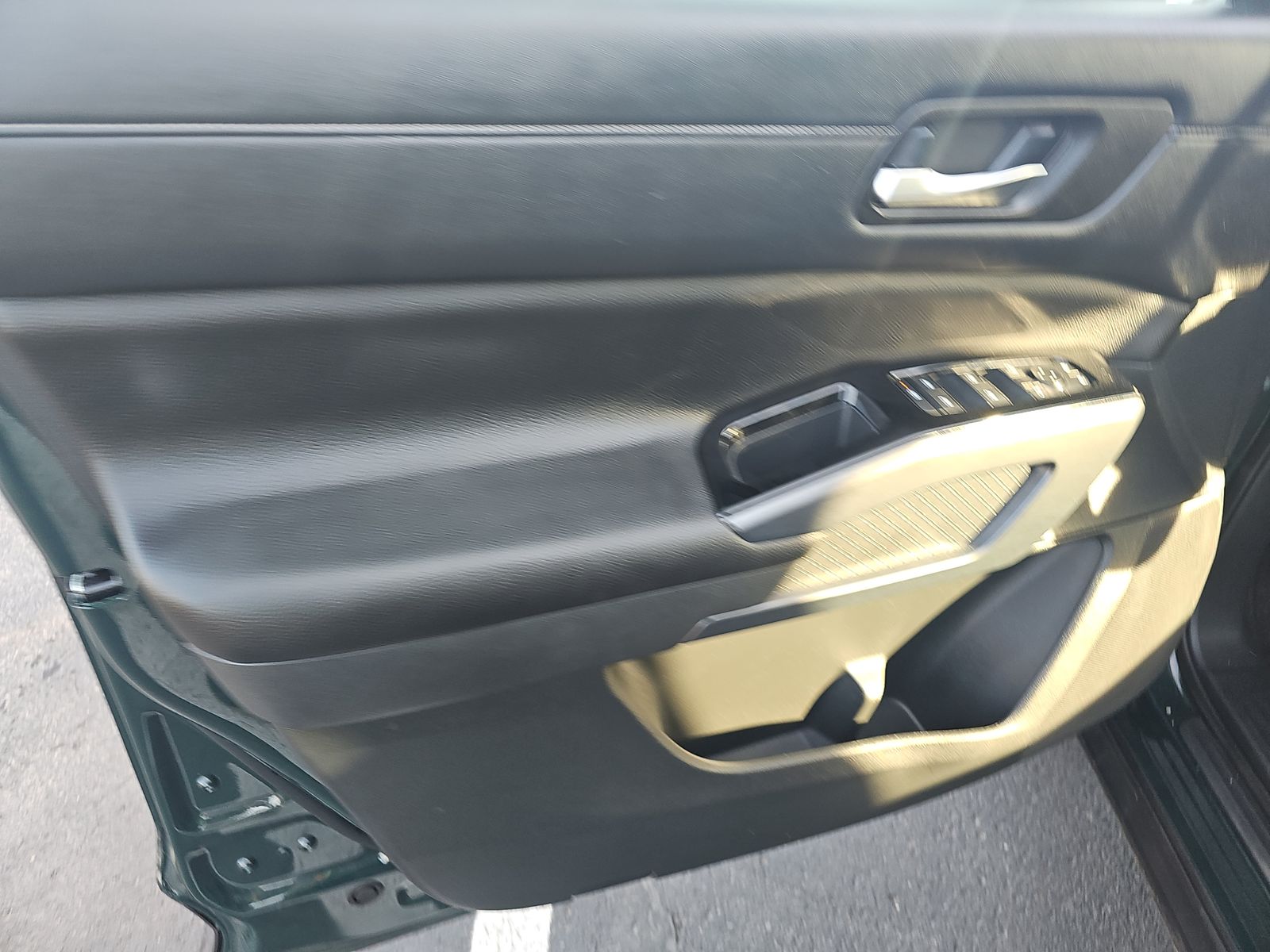 2025 Nissan Pathfinder SL FWD