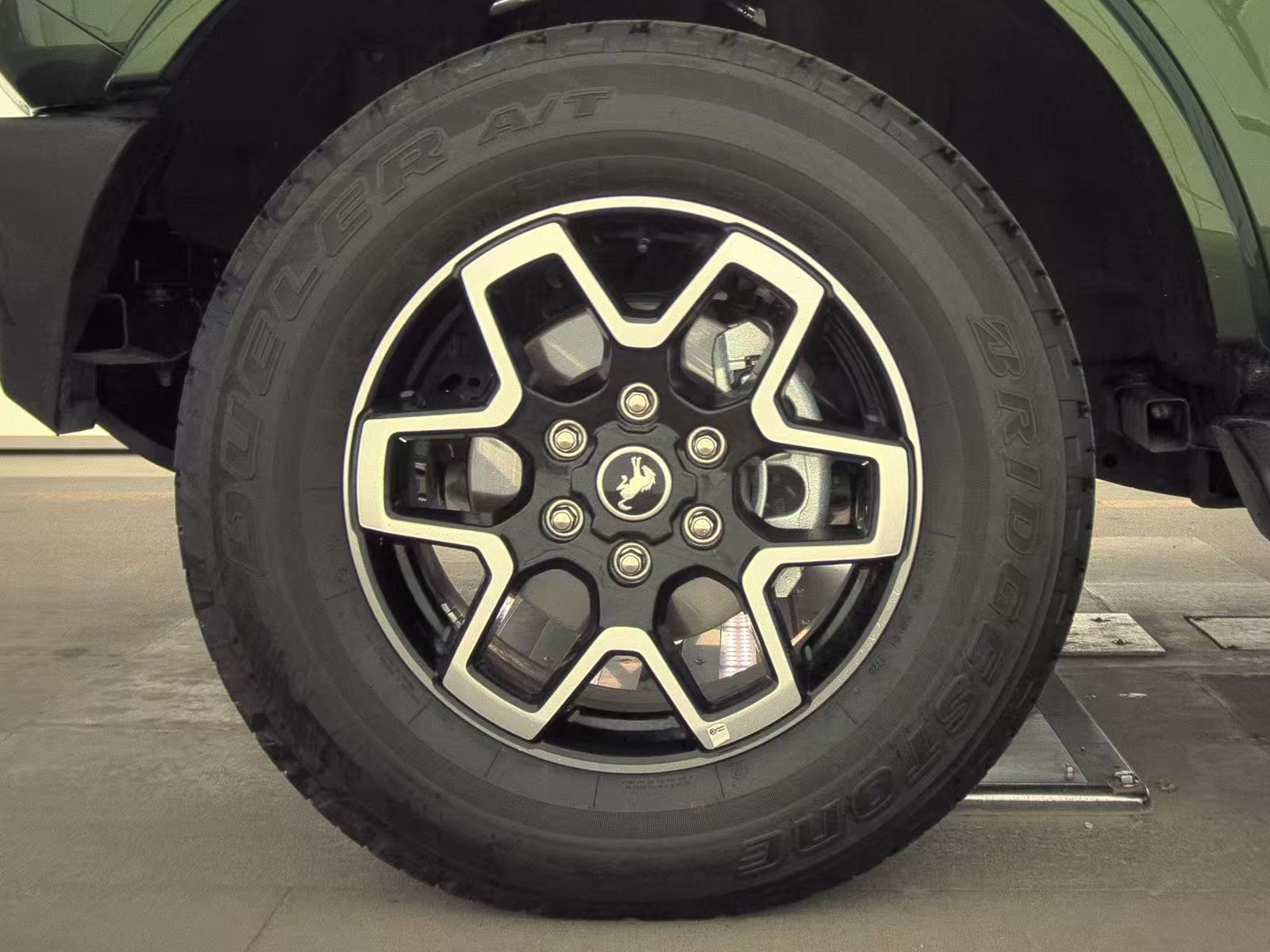 FORD BRONCO - 10