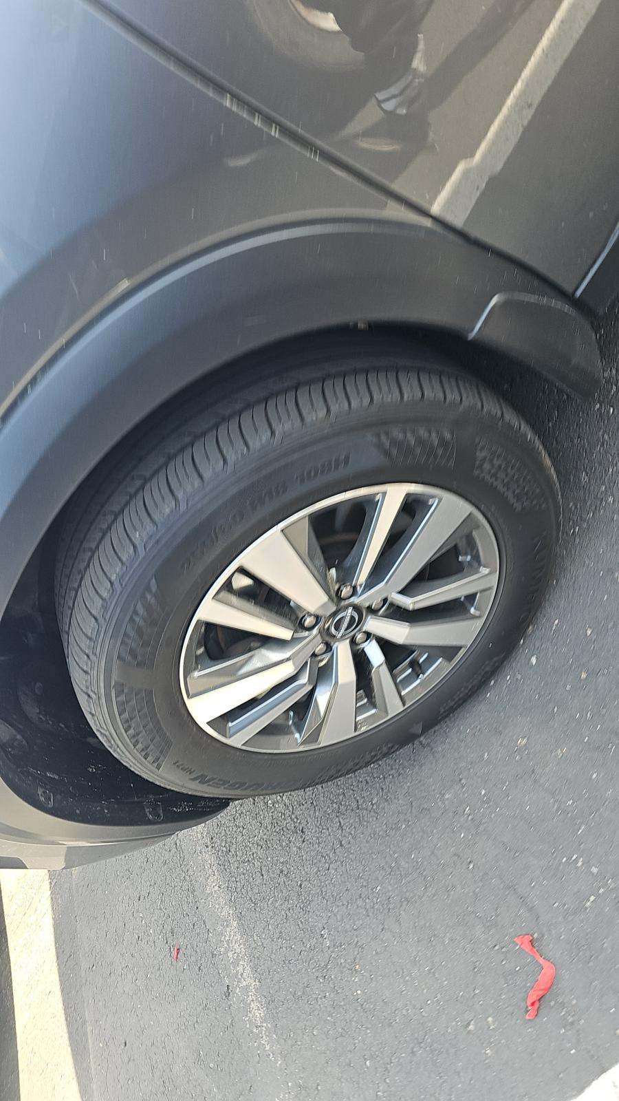 2025 Nissan Pathfinder SL FWD