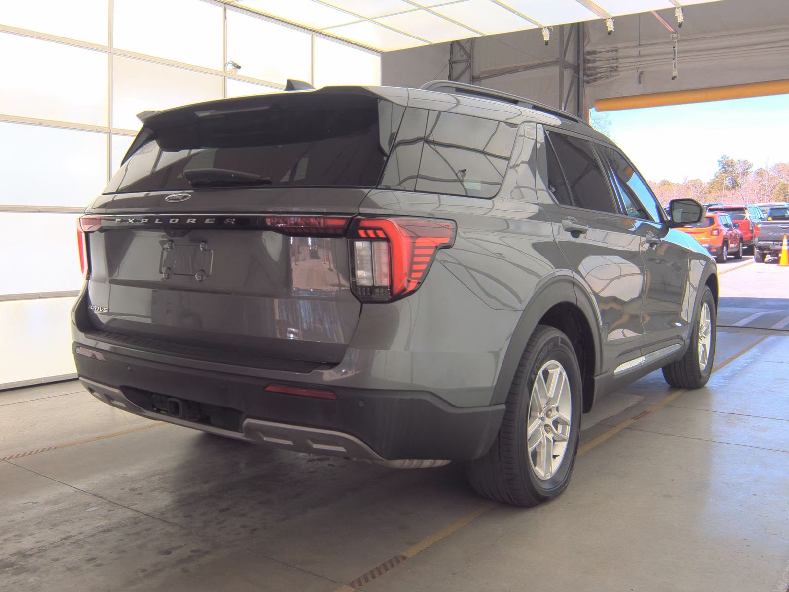 2025 Ford Explorer Active RWD