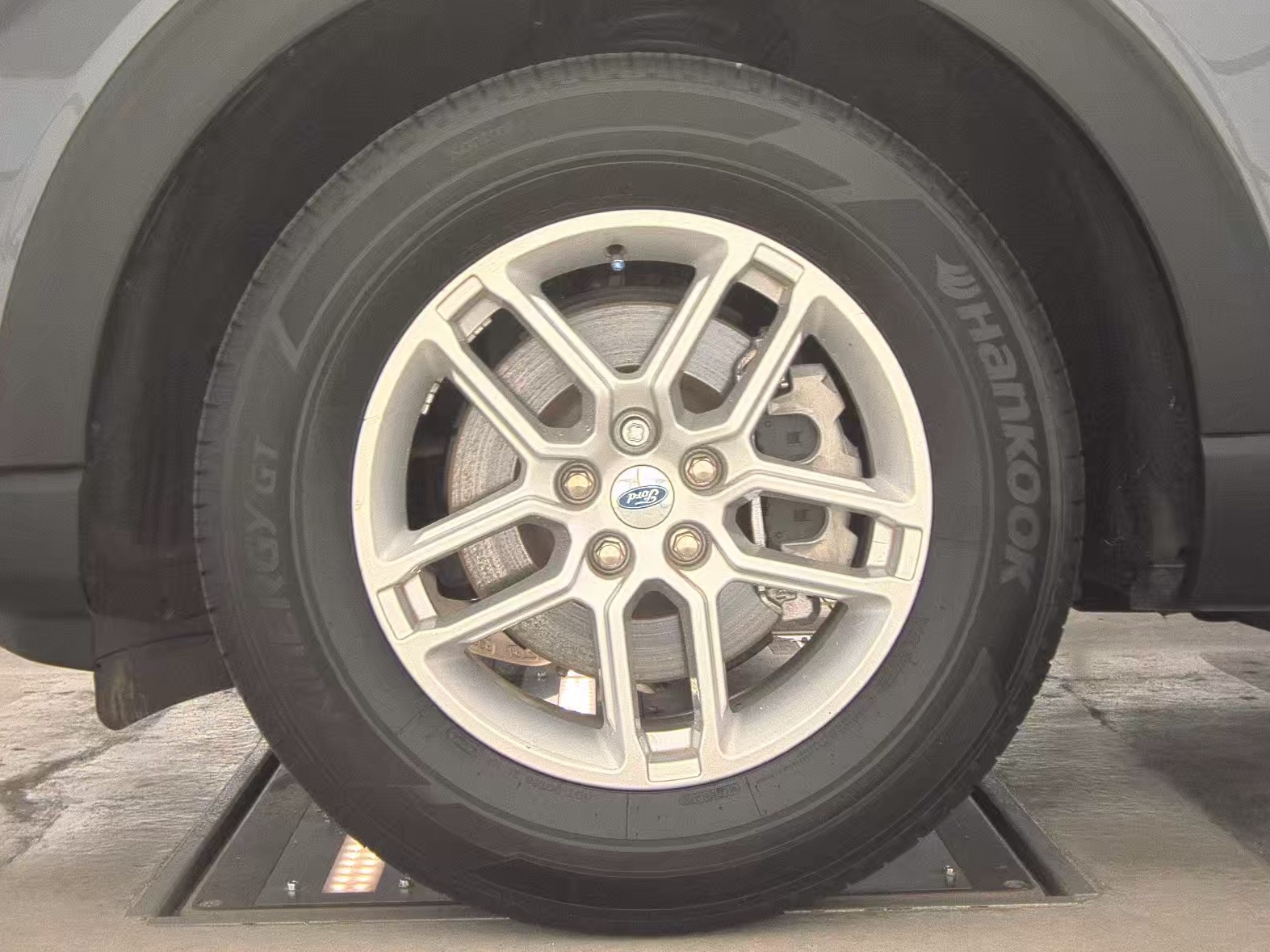 2025 Ford Explorer Active RWD