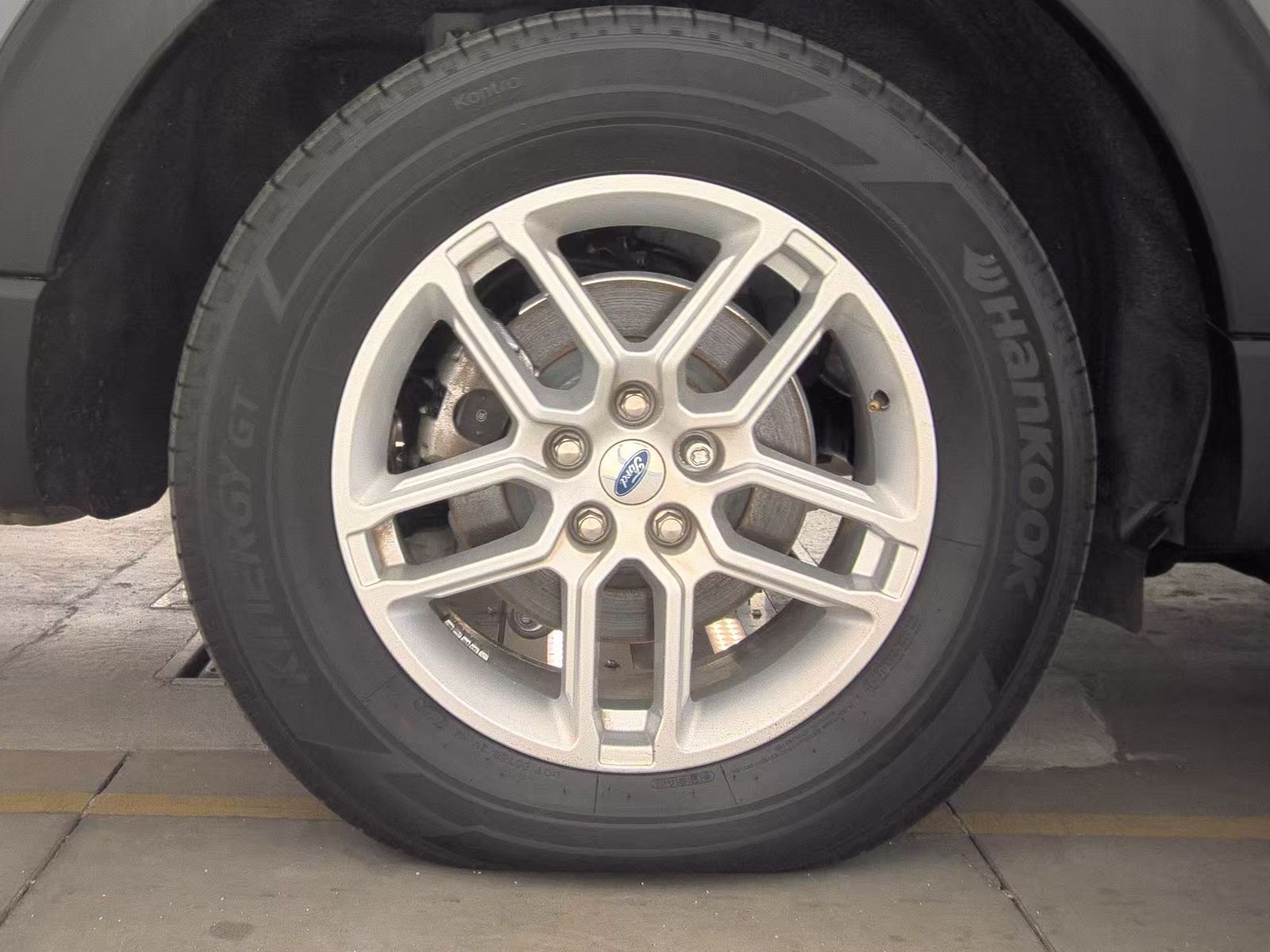 2025 Ford Explorer Active RWD