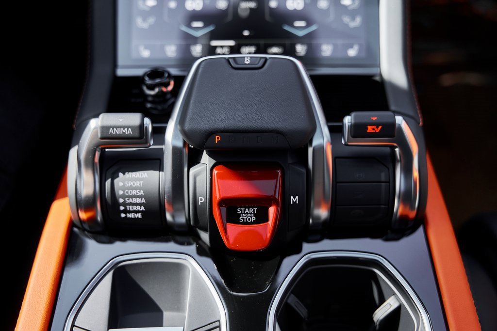 2025 Lamborghini Urus Plug-In Hybrid SE AWD