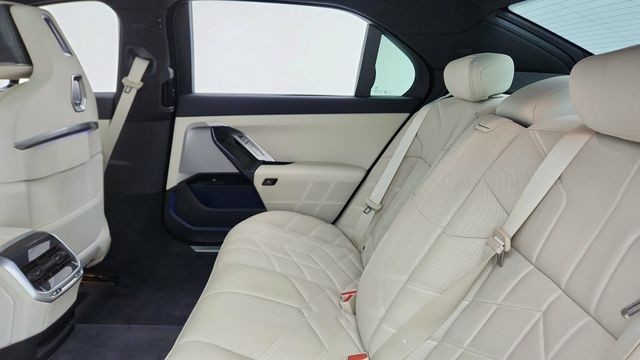 2025 BMW 7 Series 740i xDrive AWD