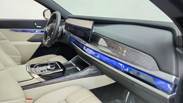 2025 BMW 7 Series 740i xDrive AWD