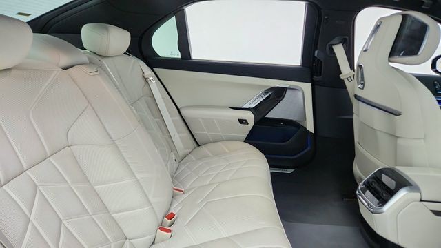 2025 BMW 7 Series 740i xDrive AWD