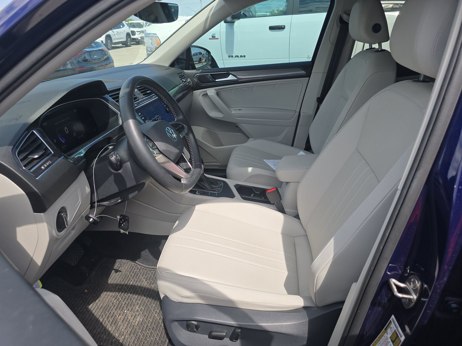 2022 Volkswagen Tiguan 2.0T SE FWD