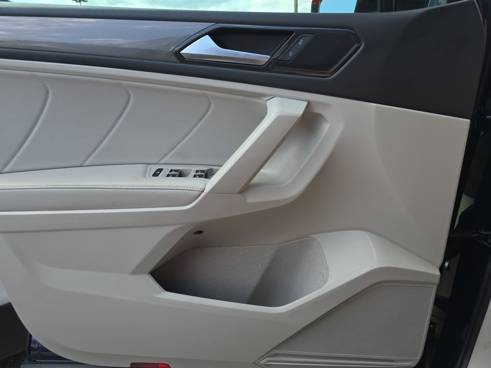 2022 Volkswagen Tiguan 2.0T SE FWD