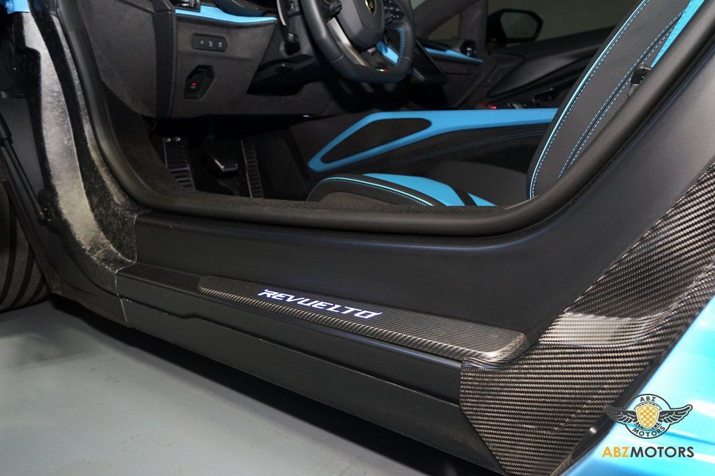 2025 Lamborghini Revuelto Base AWD