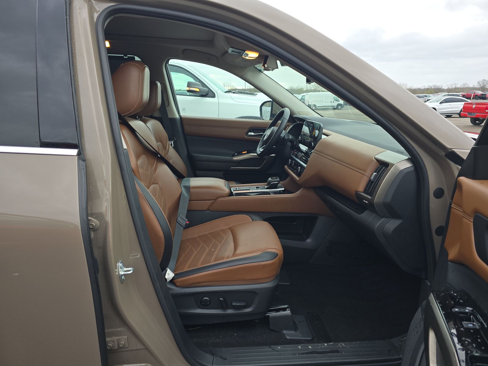 2024 Nissan Pathfinder Platinum FWD