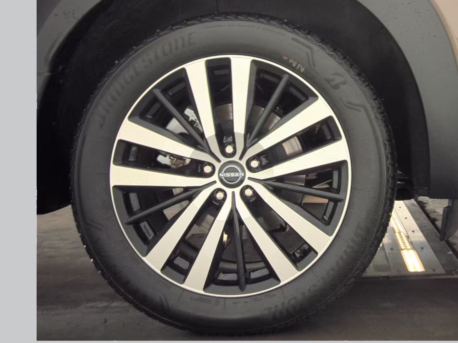 2024 Nissan Pathfinder Platinum FWD