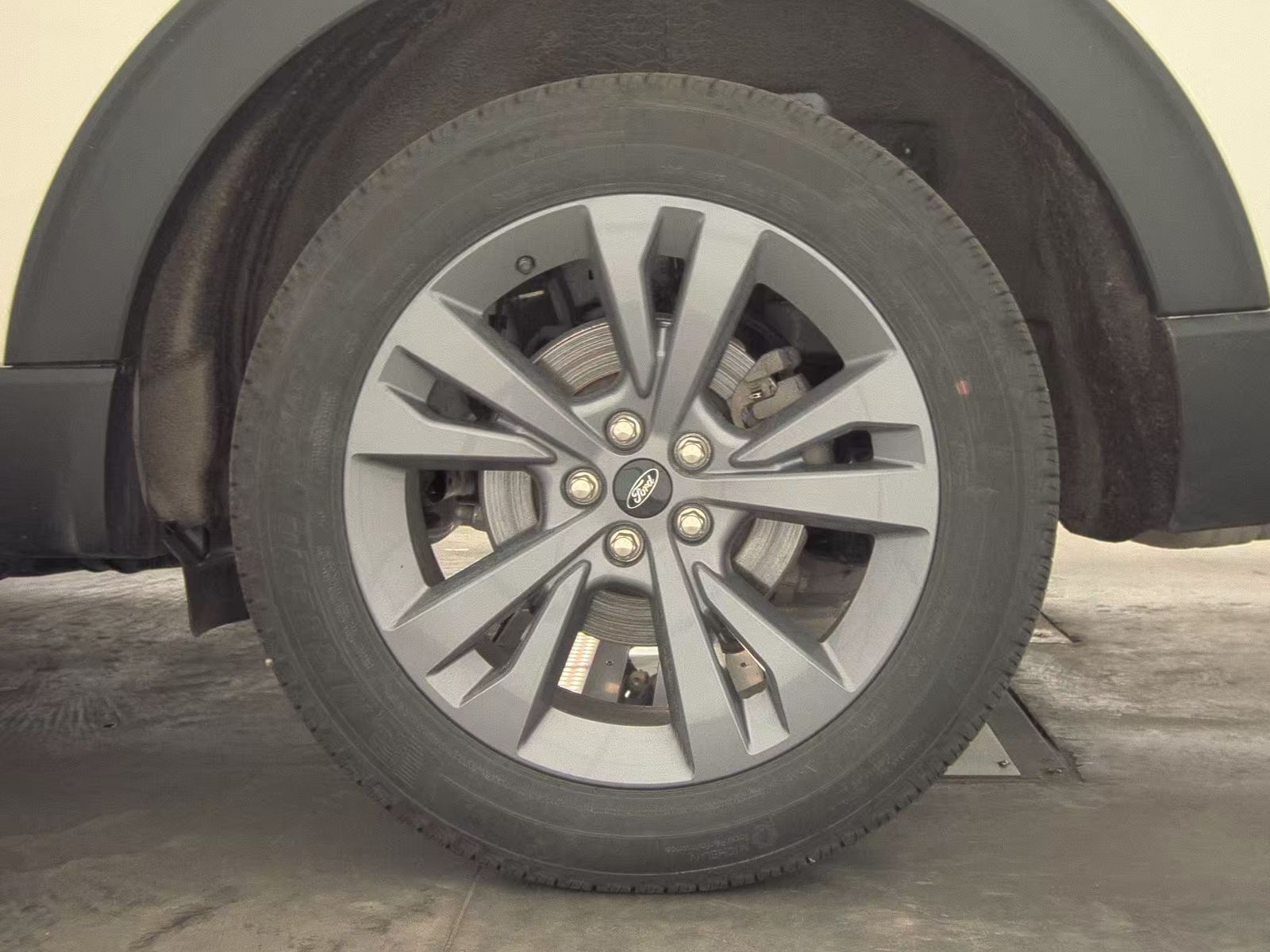 2025 Ford Explorer Active AWD