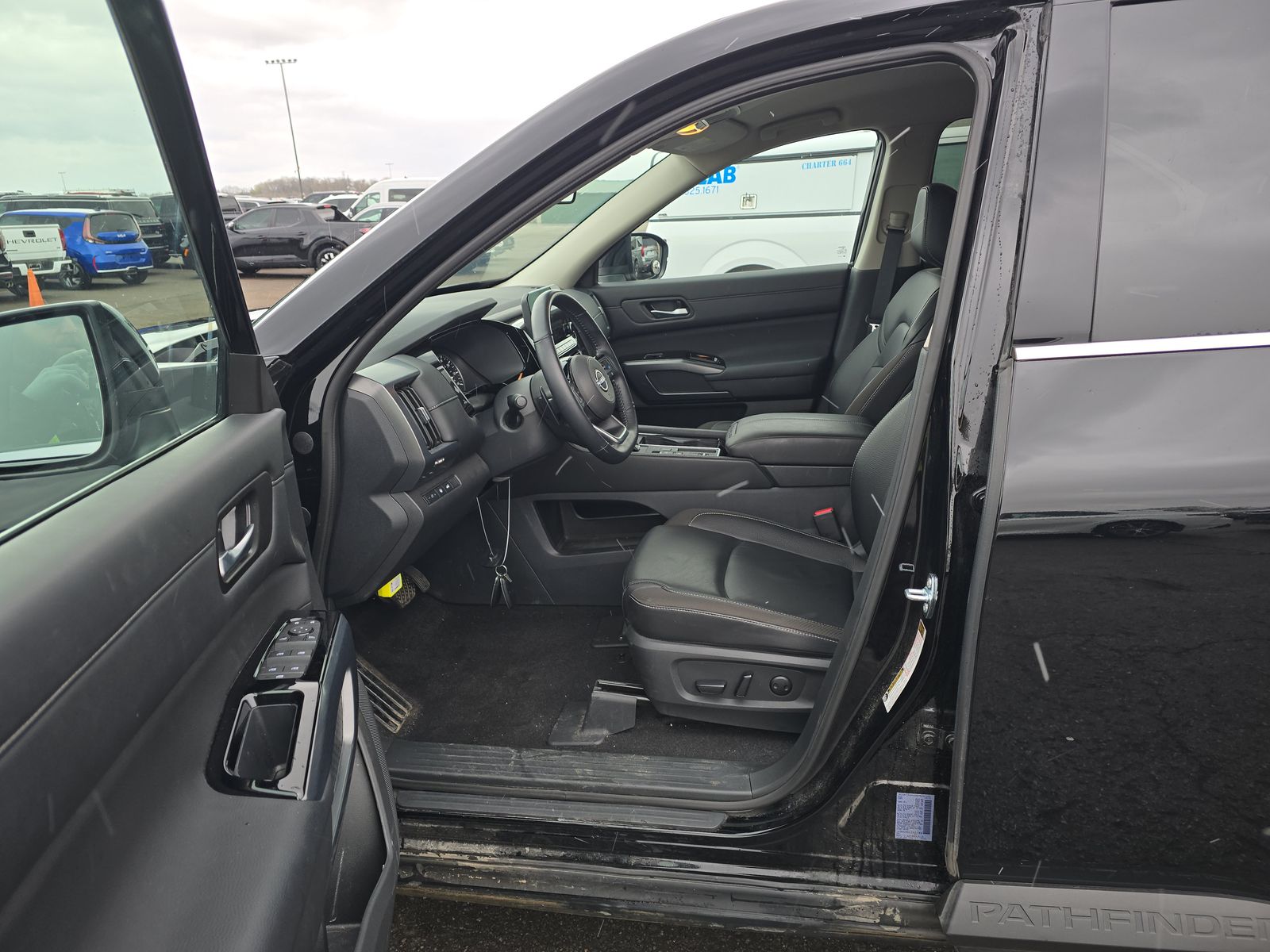 2025 Nissan Pathfinder SL FWD