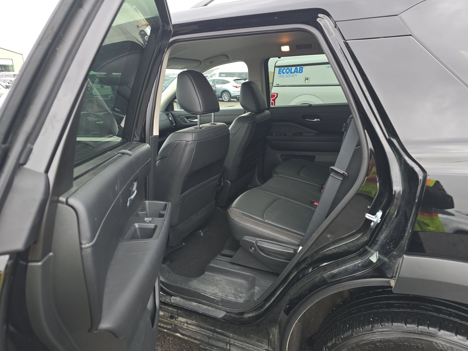 2025 Nissan Pathfinder SL FWD