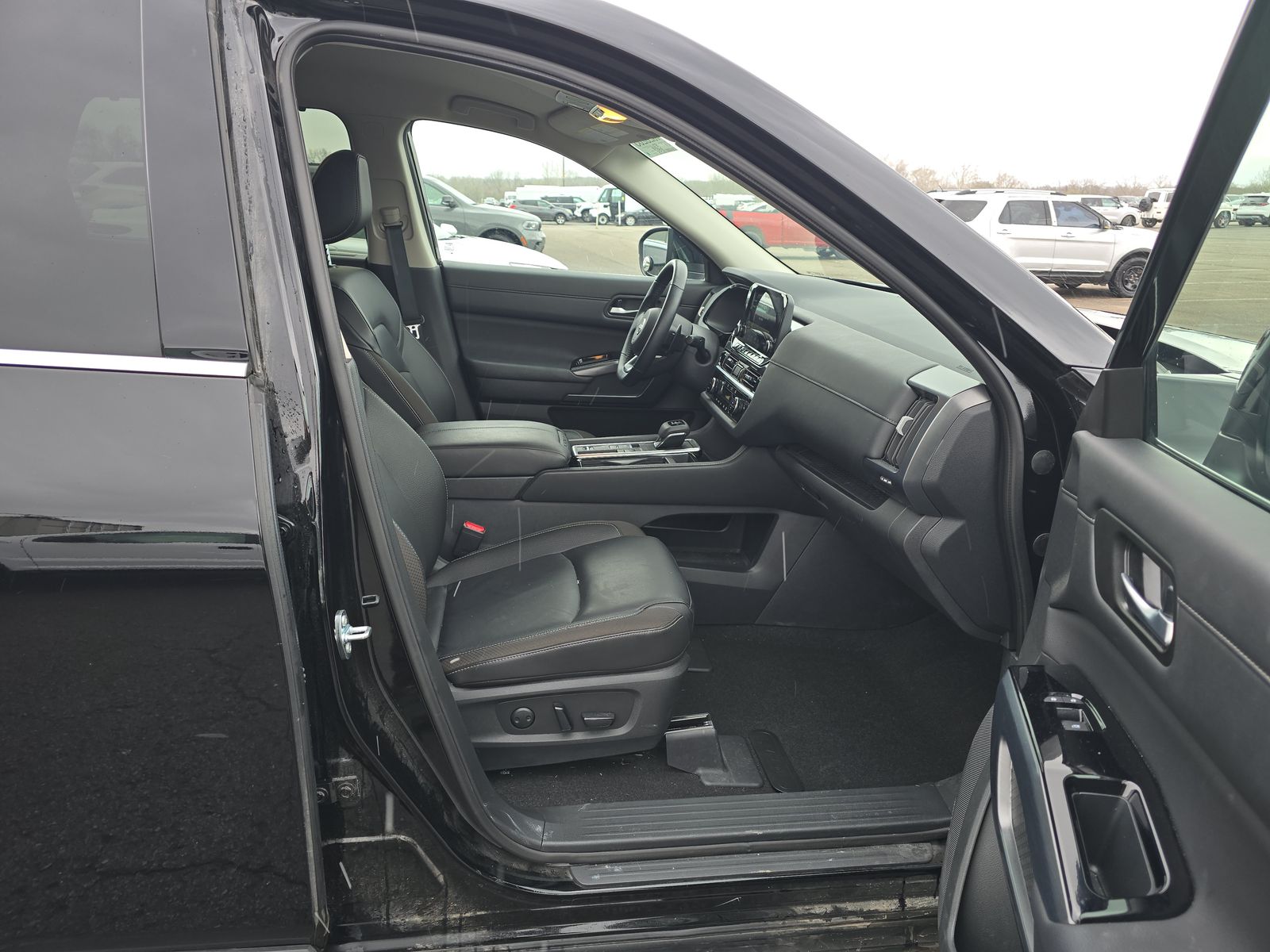 2025 Nissan Pathfinder SL FWD