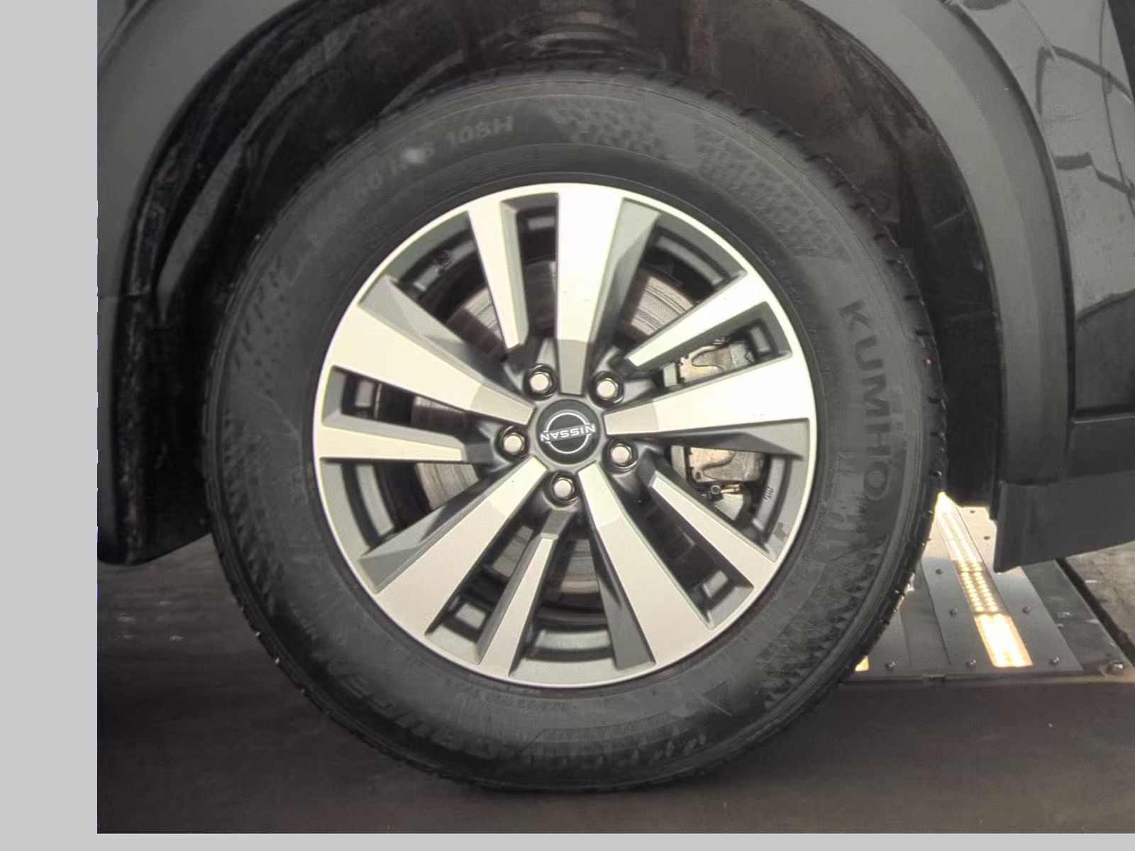 2025 Nissan Pathfinder SL FWD