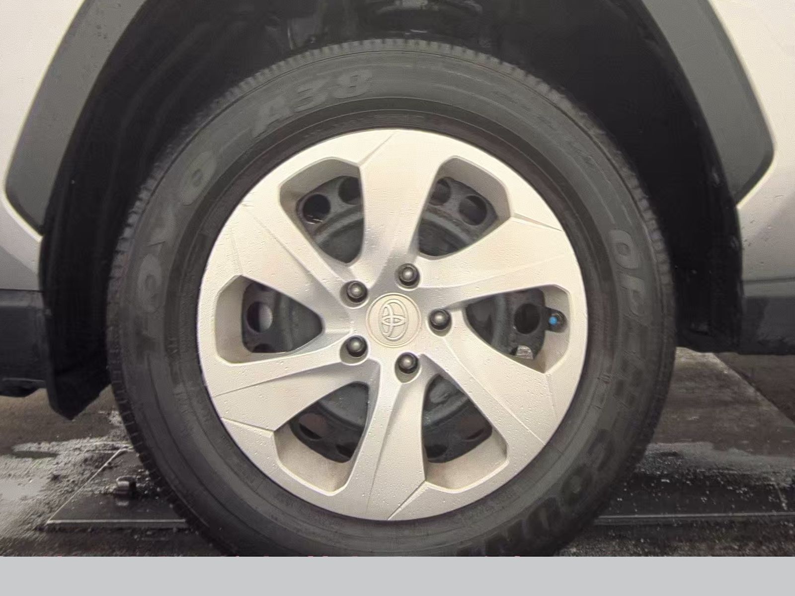 2024 Toyota RAV4 LE FWD