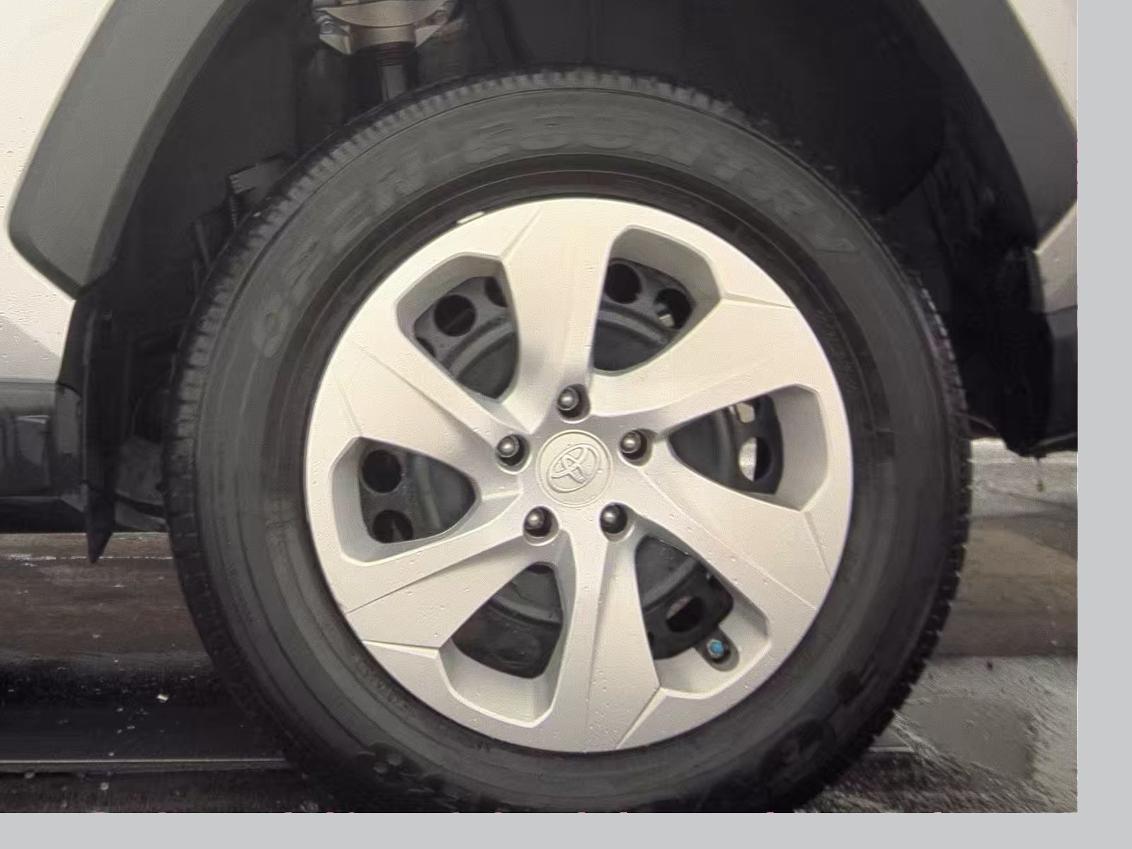 2024 Toyota RAV4 LE FWD