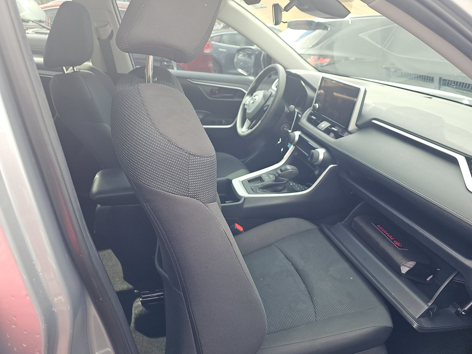 2024 Toyota RAV4 LE FWD