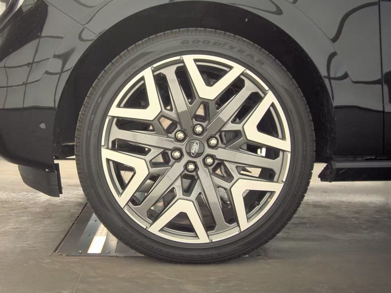 FORD EXPEDITION - 10