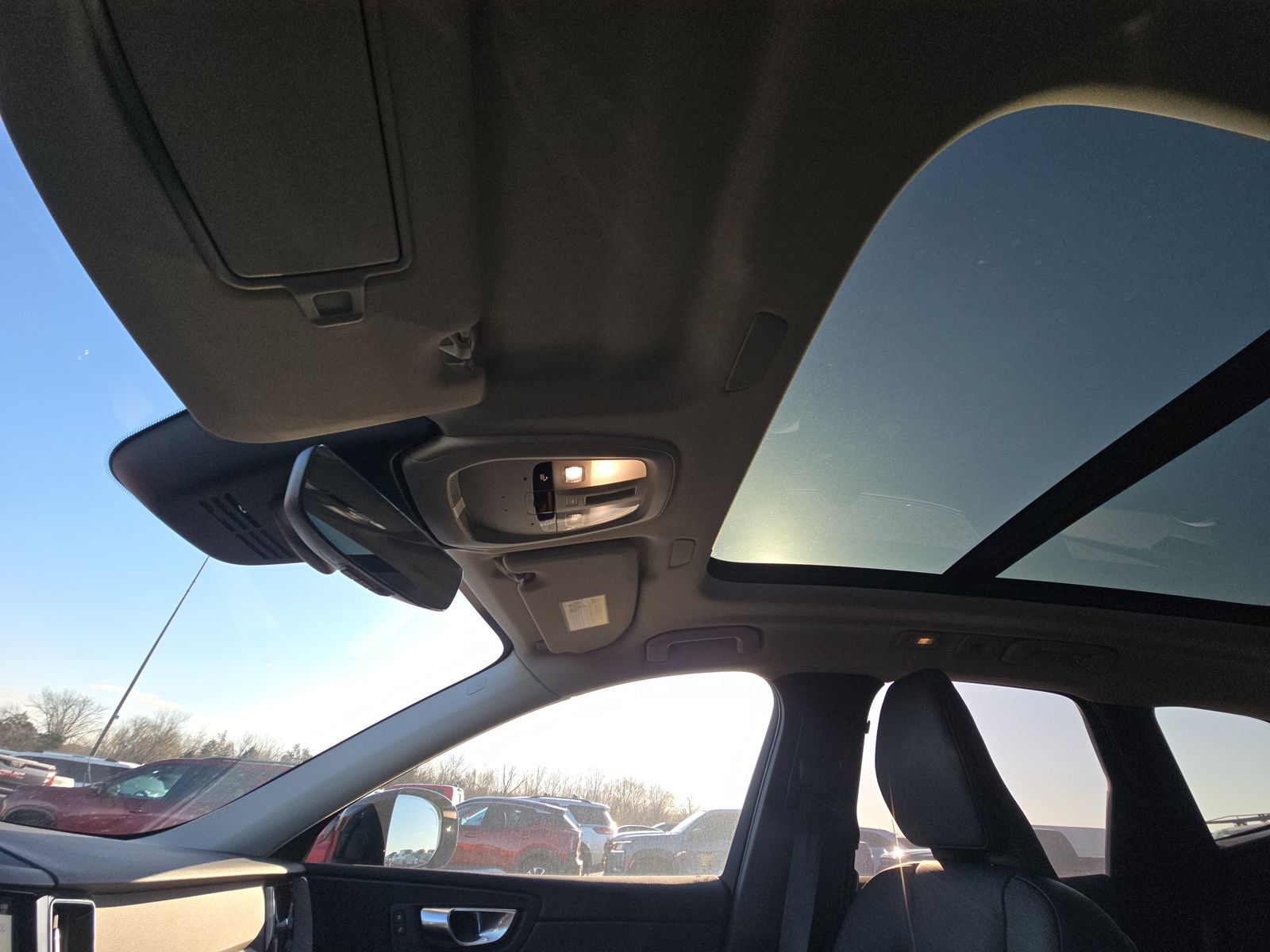 2025 Volvo XC60 B5 Plus AWD