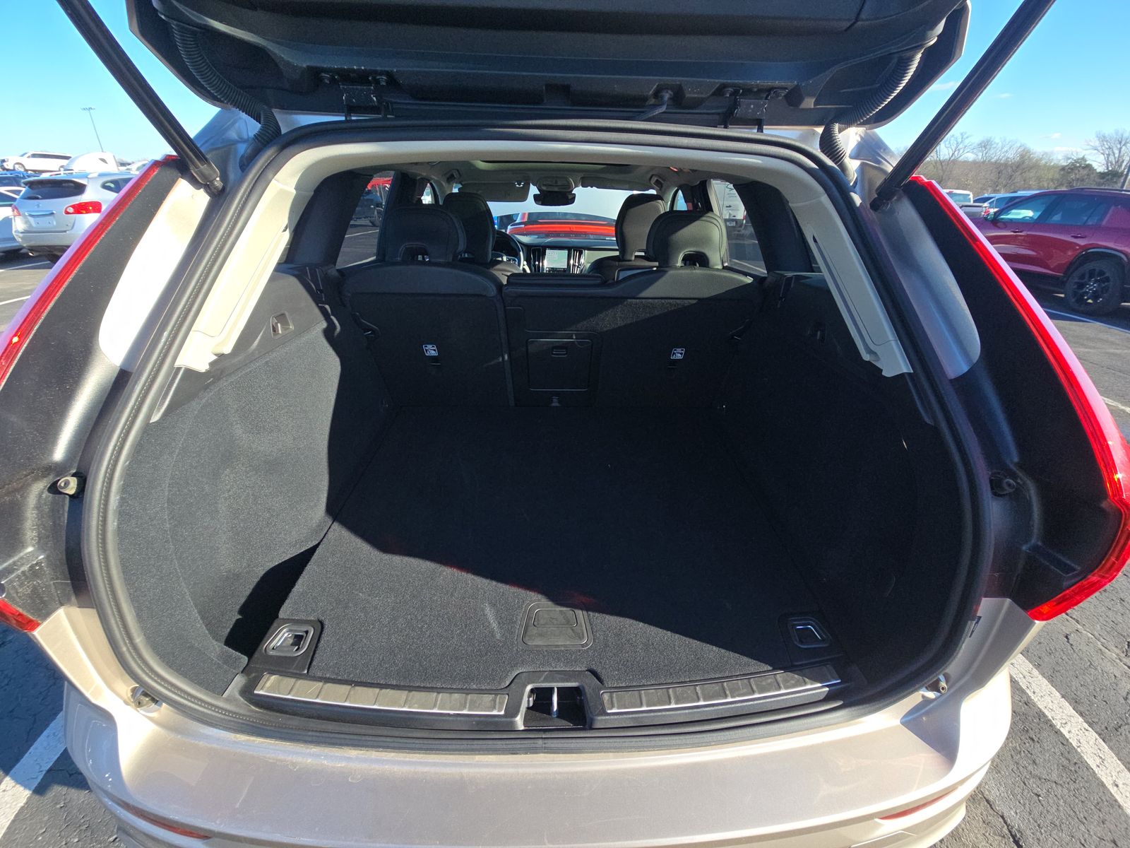 2025 Volvo XC60 B5 Plus AWD