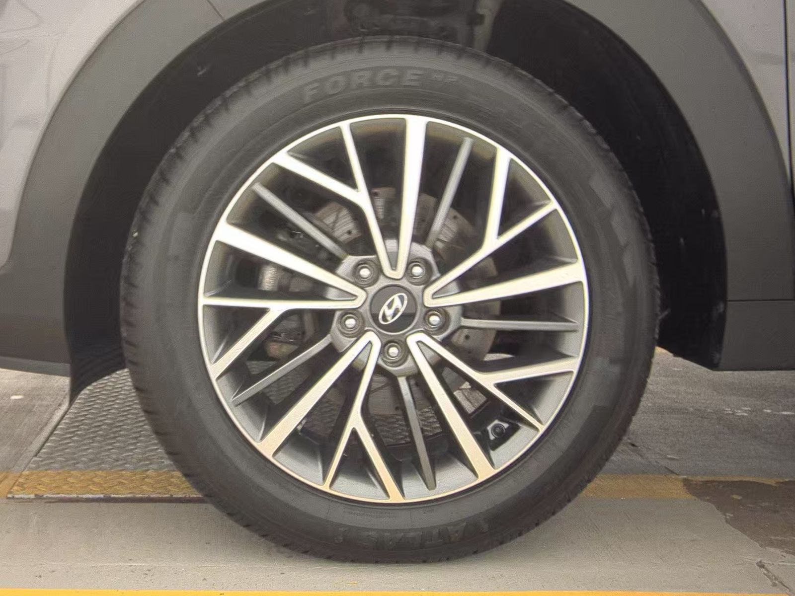 HYUNDAI LIMITED - 10