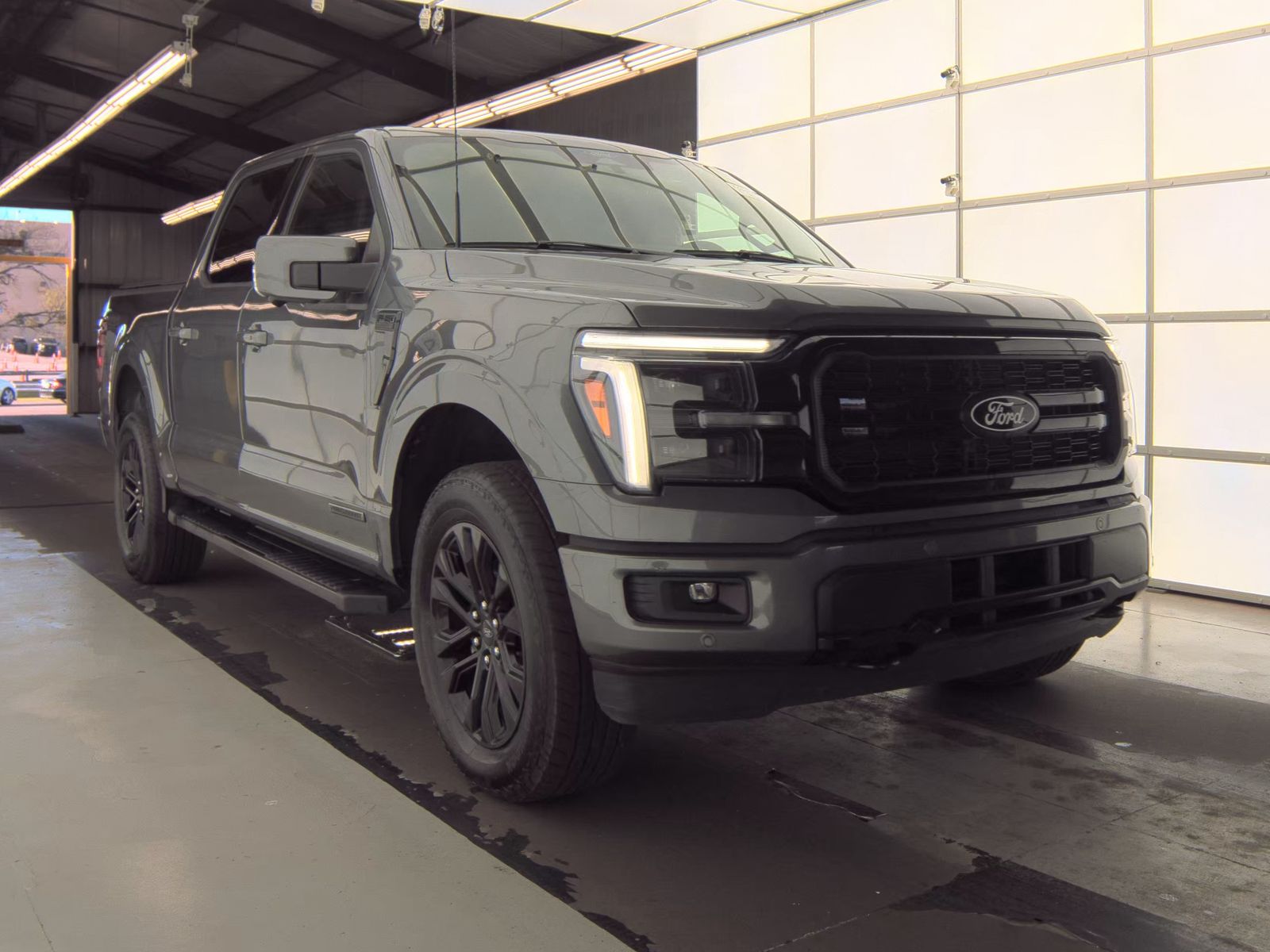 2025 Ford F-150 Hybrid Lariat AWD