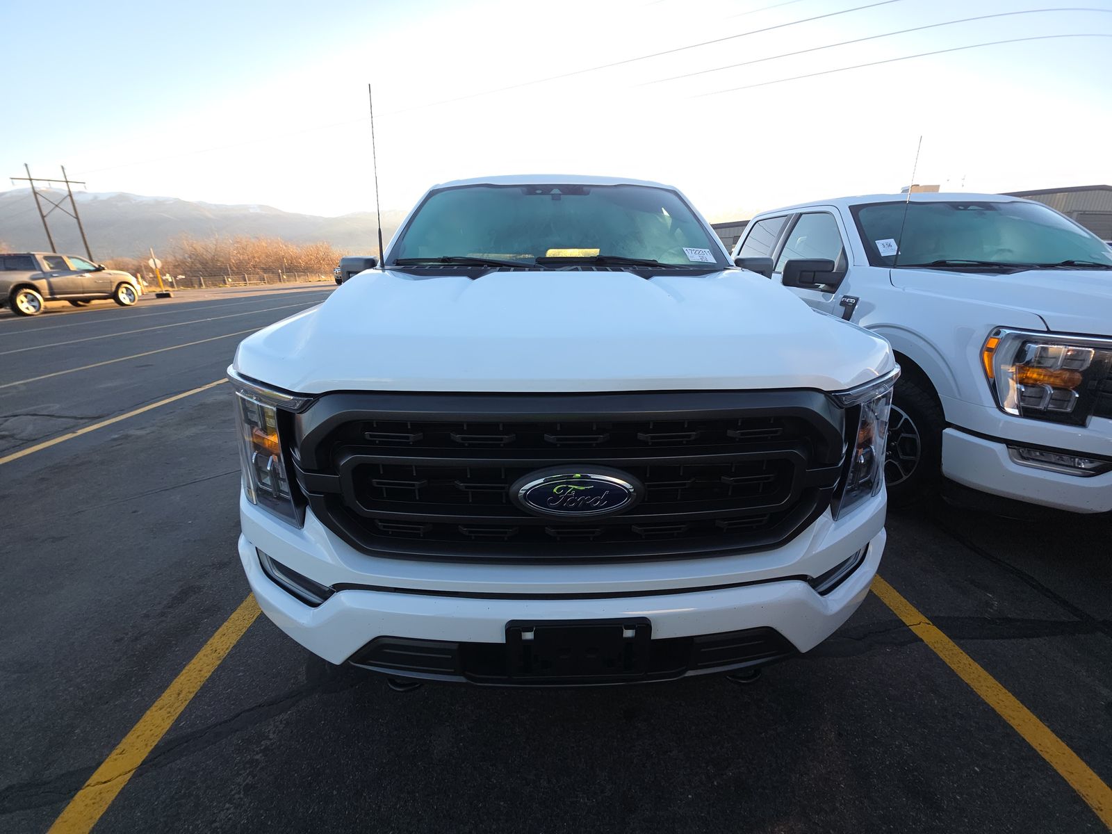 2023 FORD F150 XLT GAS WHITE SHORT BED SINGLE - Image 2