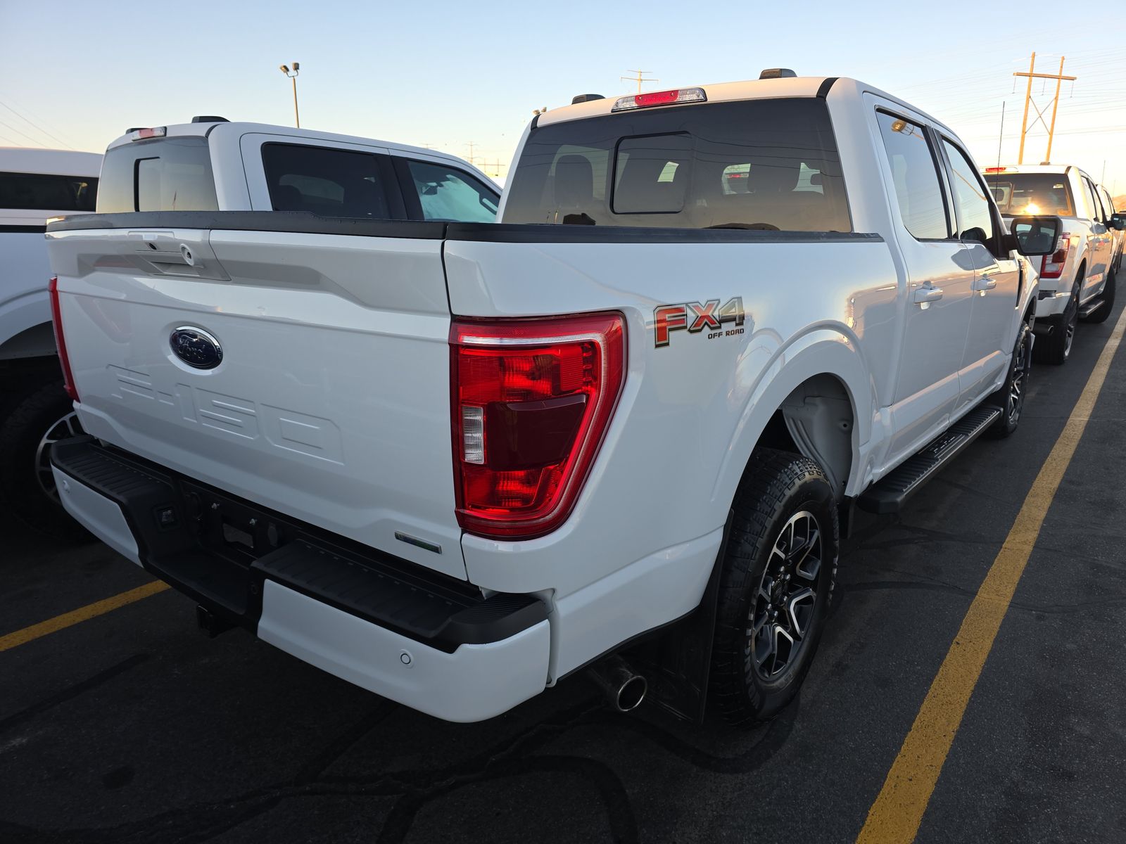 2023 FORD F150 XLT GAS WHITE SHORT BED SINGLE - Image 4